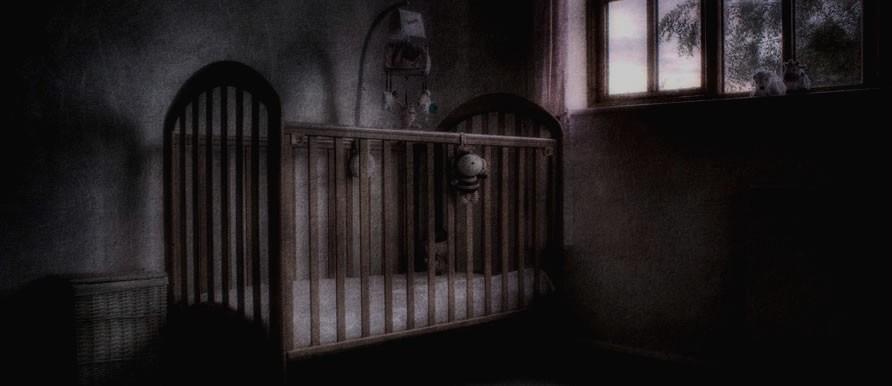 A dark room to help your baby sleep all night long 